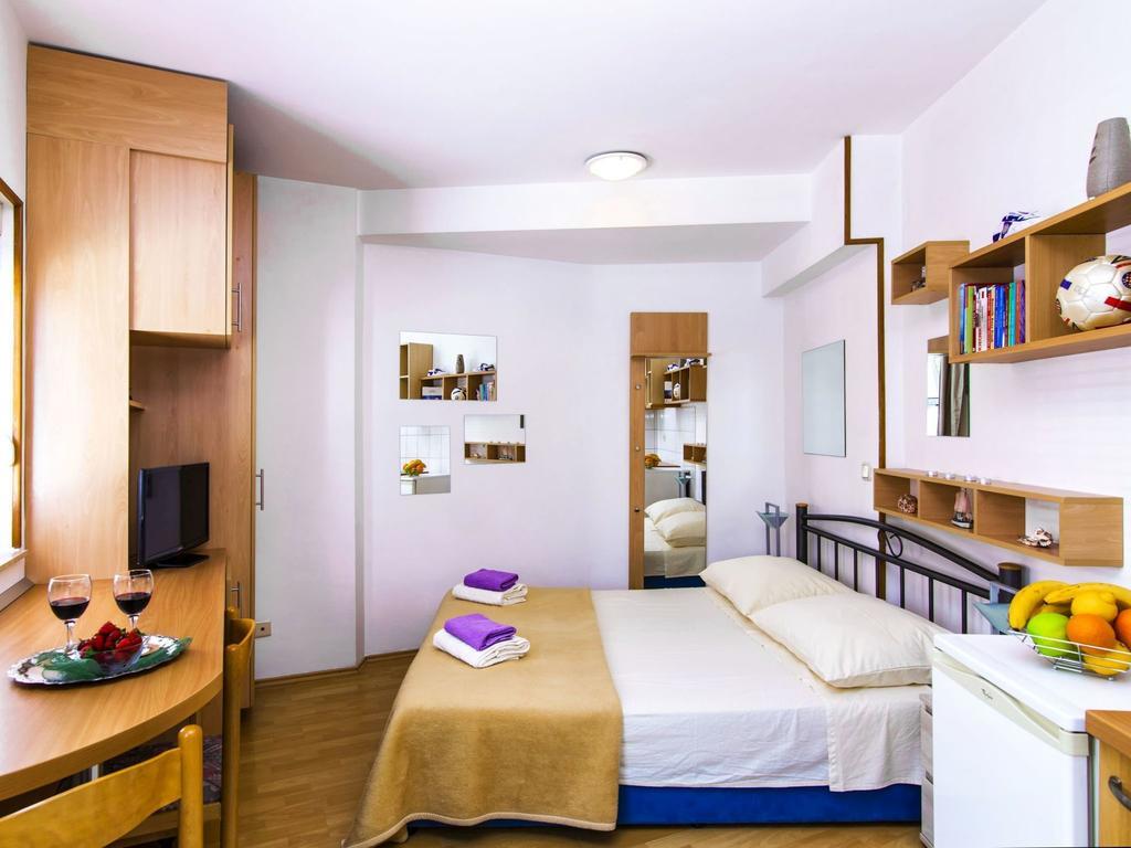 Guesthouse Teta Palmina Split Exterior photo